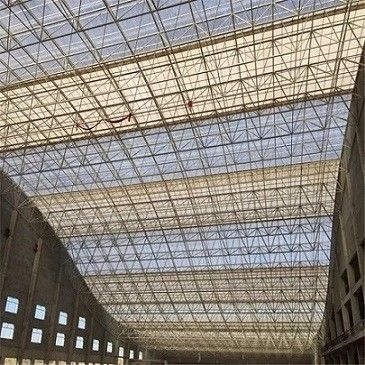 Q235B / Q355B Rangka Baja Komersial Bangunan Decoiling Steel Grid Frame