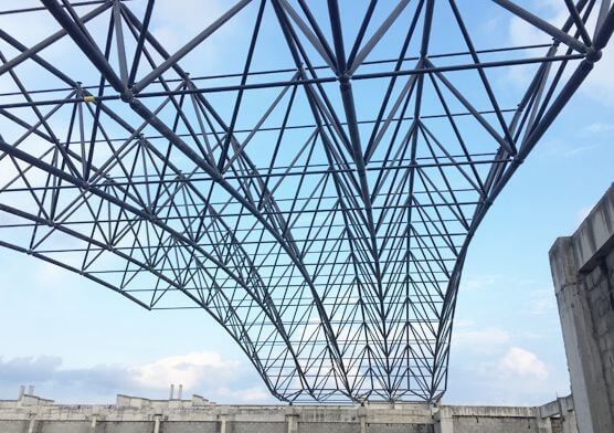Hot Rolled / Welded H Section Steel Prefabrikasi Gudang Dengan Derek 3-20T