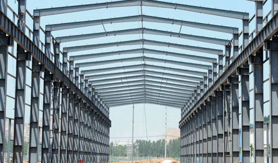 Hot Rolled / Welded H Section Steel Prefabrikasi Gudang Dengan Derek 3-20T