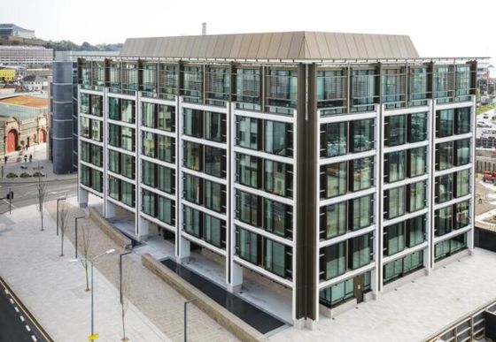 Kantor Galvanized Prefabrikasi Bangunan Baja Dengan atap miring Dan fondasi beton