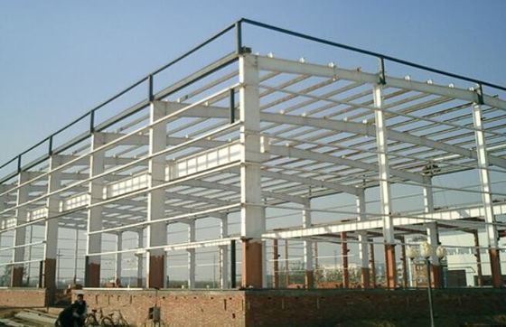 Gedung penyimpanan rangka baja bagian H yang dilas untuk jendela dan pintu aluminium
