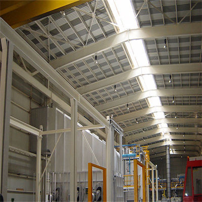 Hot Rolled Prefab Steel Warehouse untuk atap miring dengan kapasitas beban yang kuat